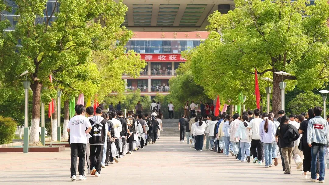 出征!直击东台中考首日→-第3张图片-四季读书网