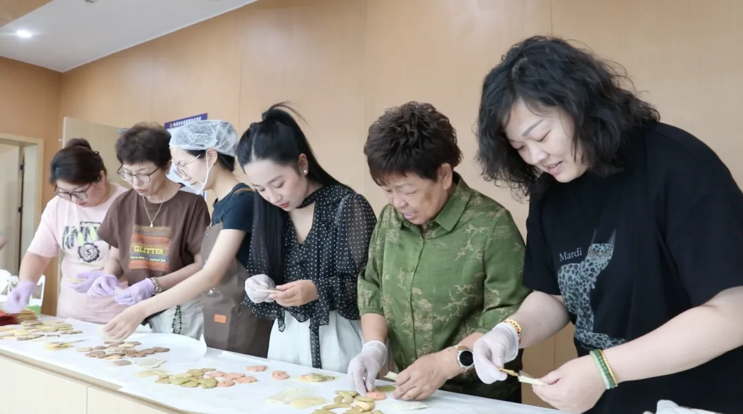 凝巾帼暖意 制甜蜜心意|双林巾帼为中考学子加油赋能-第12张图片-四季读书网 凝巾帼暖意 制甜蜜心意|双林巾帼为中考学子加油赋能-第12张图片-四季读书网