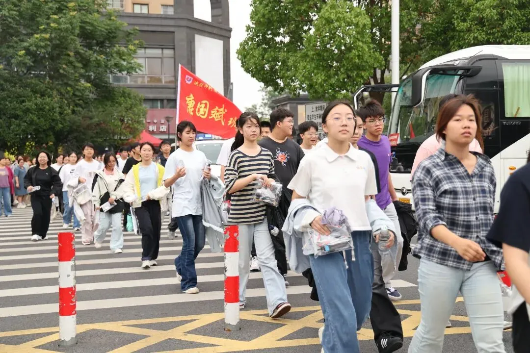 出征!直击东台中考首日→-第6张图片-四季读书网