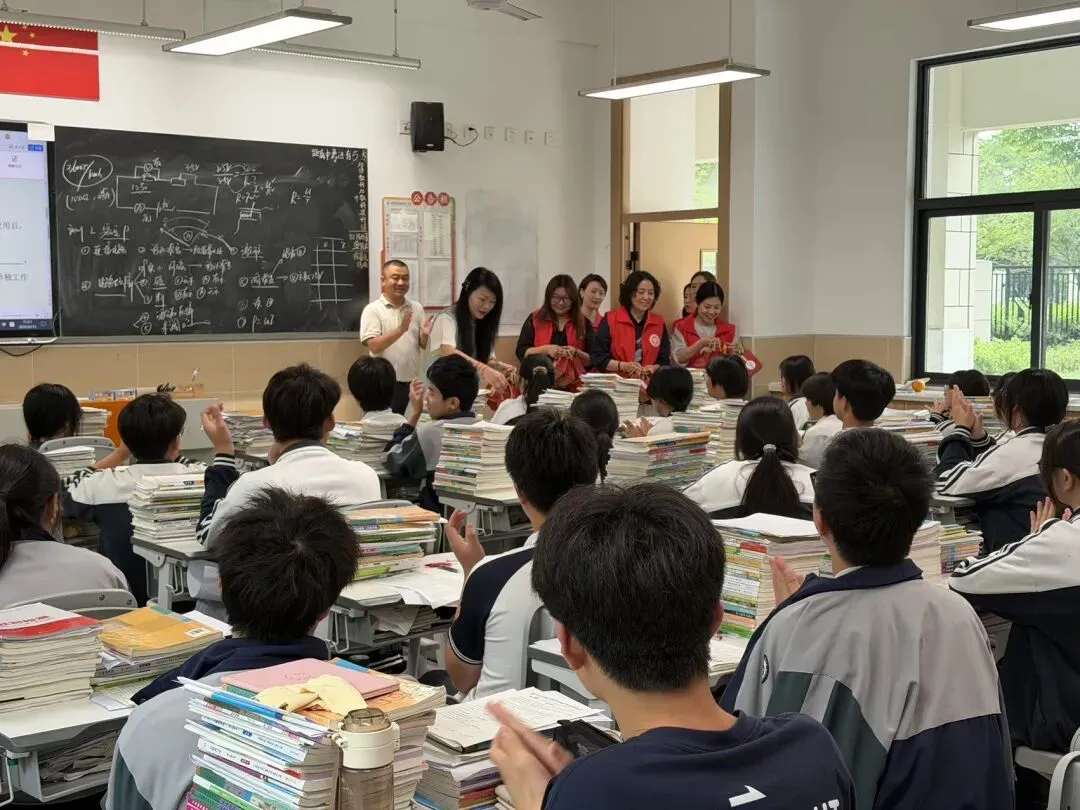 凝巾帼暖意 制甜蜜心意|双林巾帼为中考学子加油赋能-第17张图片-四季读书网 凝巾帼暖意 制甜蜜心意|双林巾帼为中考学子加油赋能-第17张图片-四季读书网