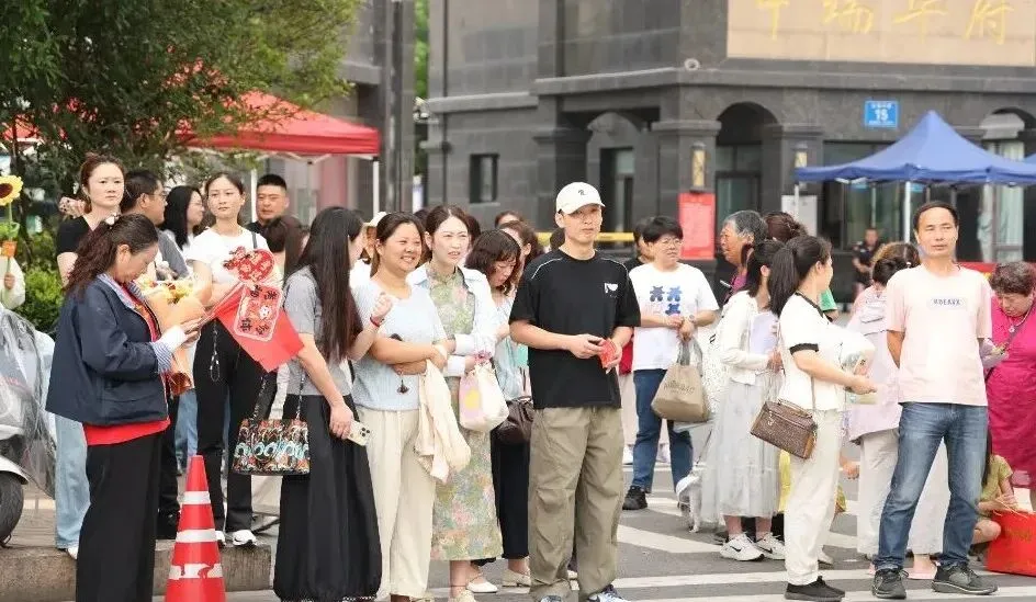 出征!直击东台中考首日→-第11张图片-四季读书网