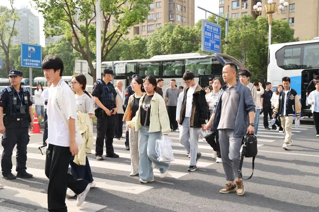 出征!直击东台中考首日→-第24张图片-四季读书网