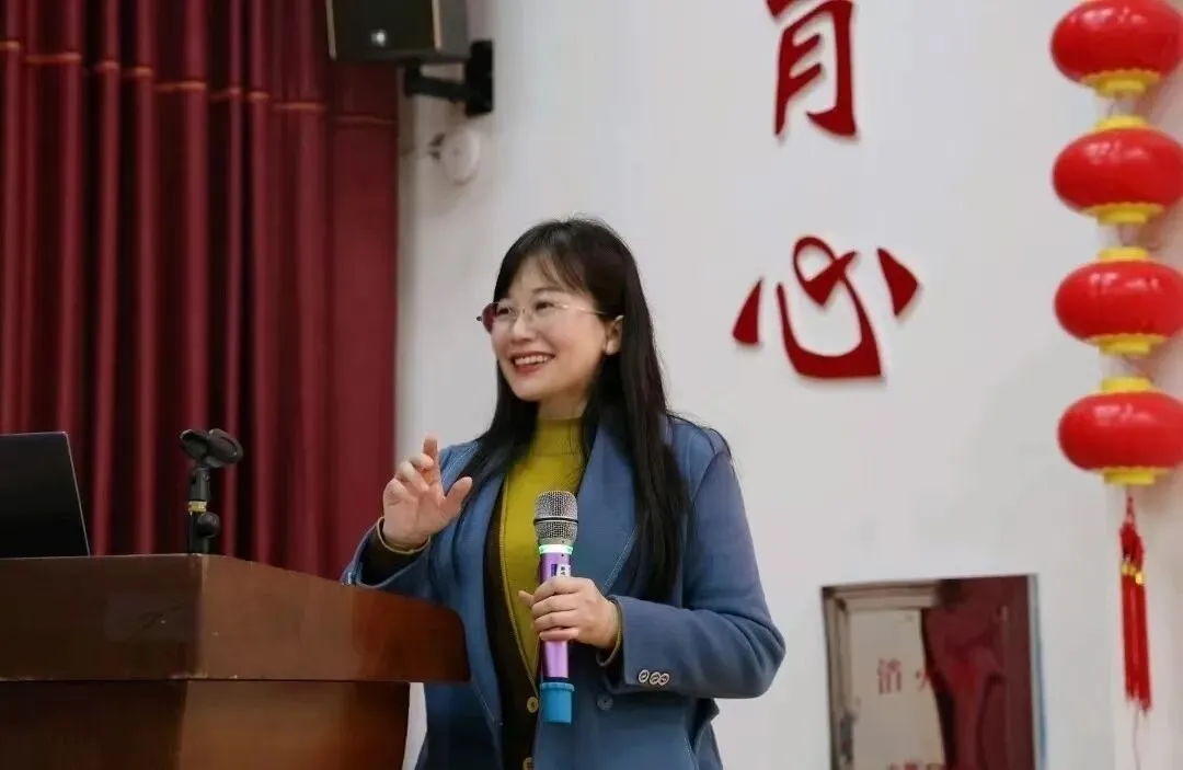 研讨交流话策略 踔厉奋发备中考|郴州市2023年九年级英语教学研讨暨名师工作室培训活动在金海学校圆满举行-第4张图片-四季读书网
