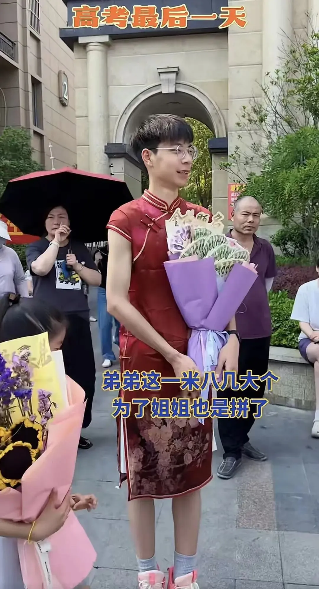 高考终铃落:一张试卷,写满滚烫的少年盛夏-第5张图片-四季读书网