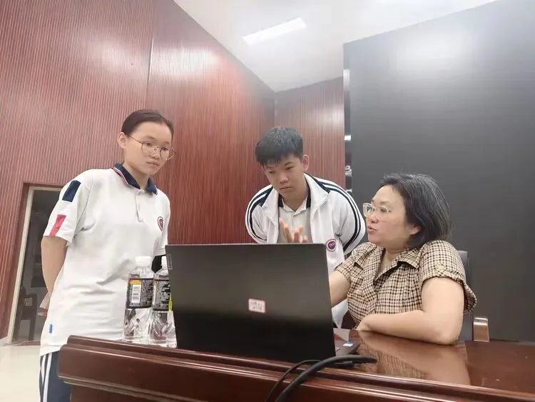 名师引航话写作,笔耕蓄力战中考——中考语文作文备考专题讲座纪实-第27张图片-四季读书网