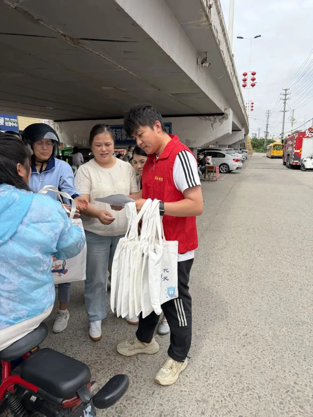 中考护航 志愿同行 | 灌云县开展“暖心护考逐梦行”中考护航志愿服务活动-第9张图片-四季读书网 中考护航 志愿同行 | 灌云县开展“暖心护考逐梦行”中考护航志愿服务活动-第9张图片-四季读书网