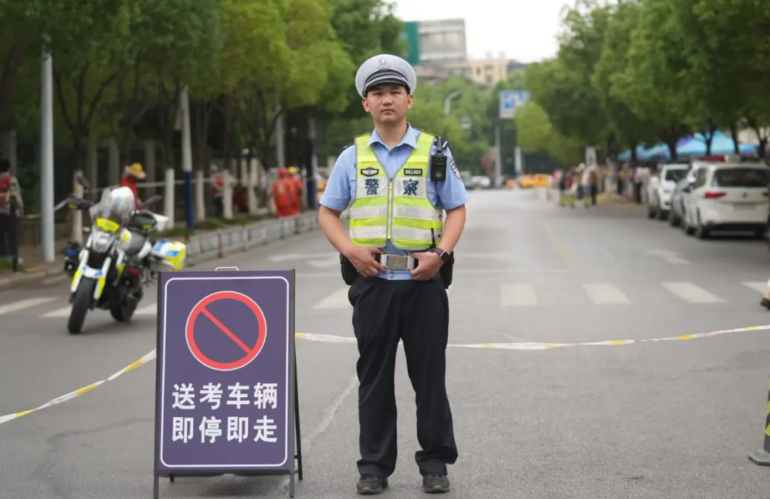 中考结束!这一幕让人动容-第26张图片-四季读书网 中考结束!这一幕让人动容-第26张图片-四季读书网