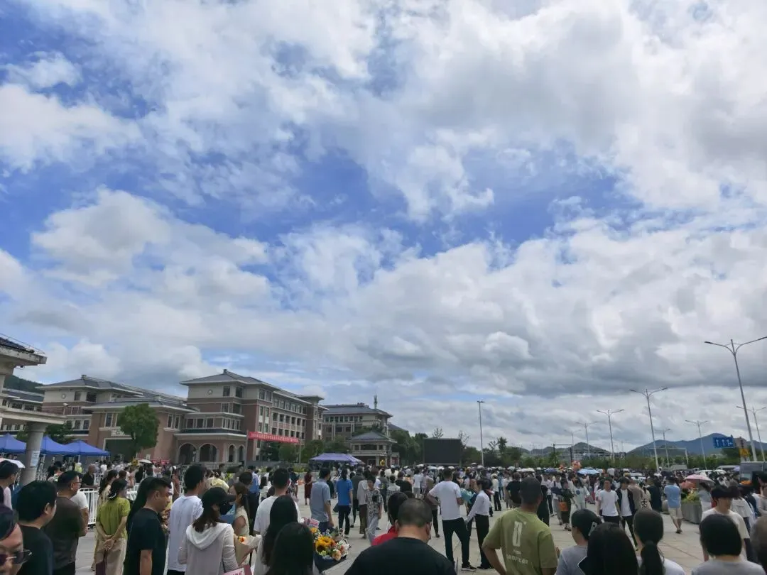 中考接娃,“神奇”二三事-第3张图片-四季读书网