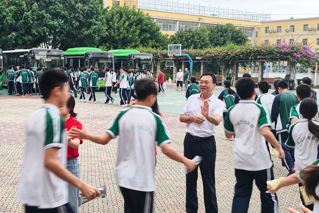 少年出征 逐梦中考——开远行知学校2026届初三年级中考出征仪式-第3张图片-四季读书网