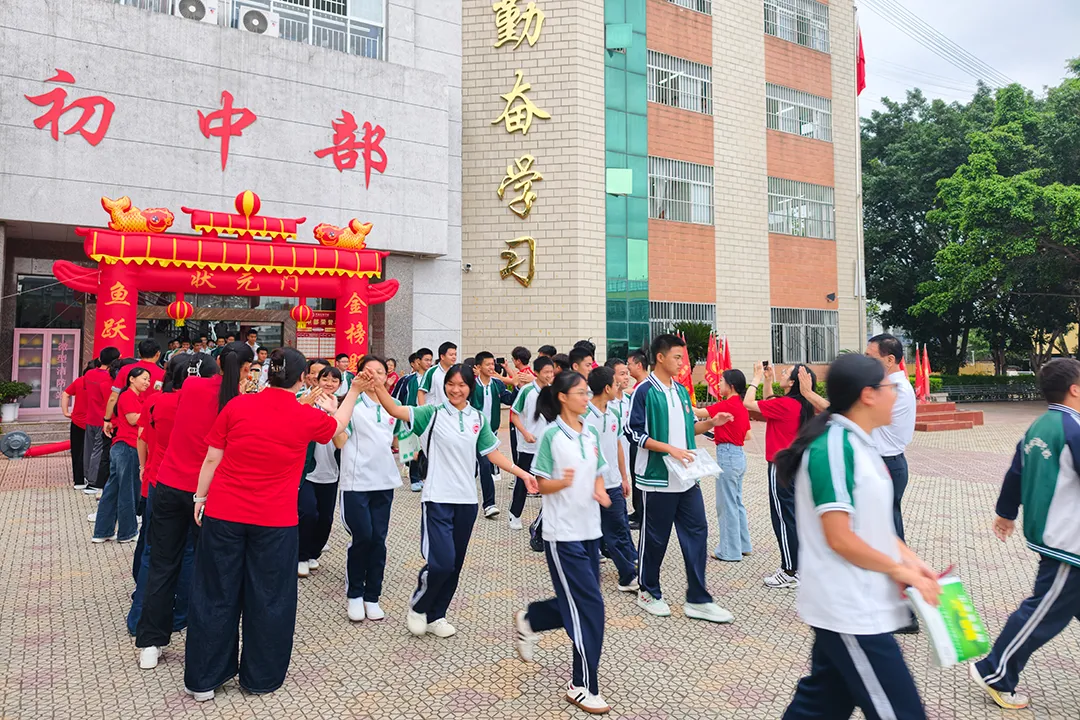 少年出征 逐梦中考——开远行知学校2026届初三年级中考出征仪式-第4张图片-四季读书网