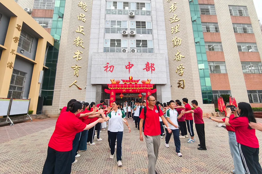 少年出征 逐梦中考——开远行知学校2026届初三年级中考出征仪式-第5张图片-四季读书网