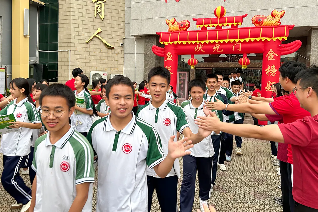少年出征 逐梦中考——开远行知学校2026届初三年级中考出征仪式-第6张图片-四季读书网