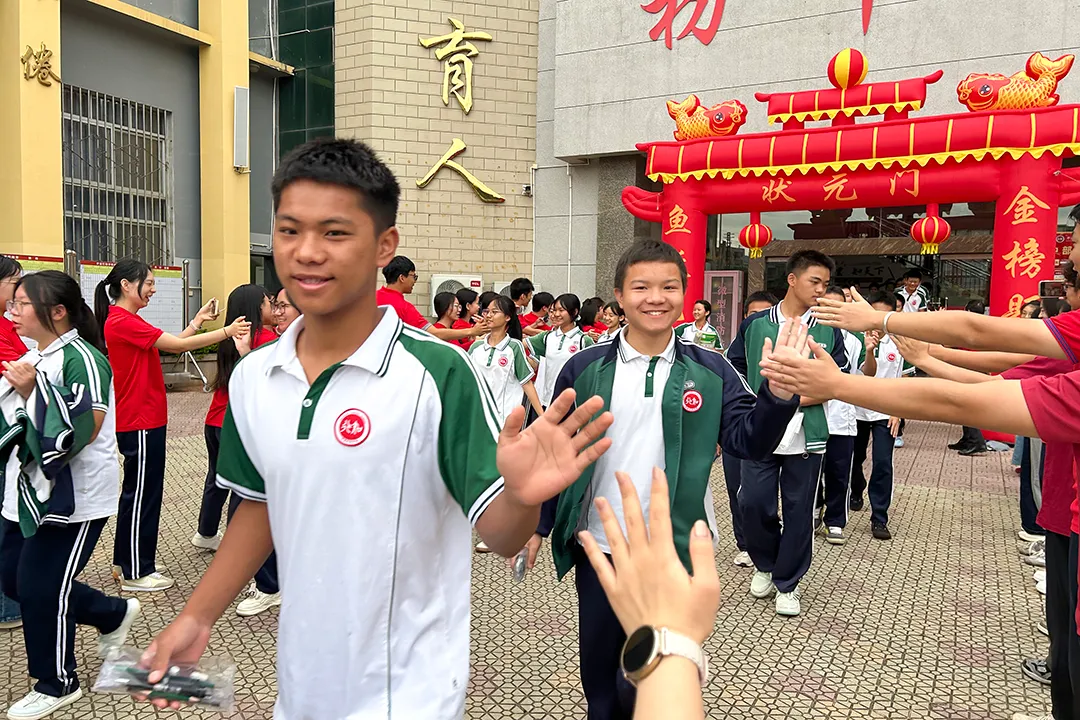 少年出征 逐梦中考——开远行知学校2026届初三年级中考出征仪式-第7张图片-四季读书网