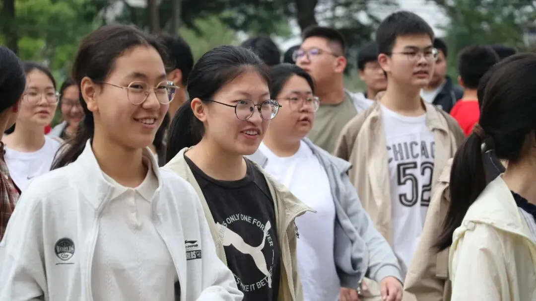 逐梦正当时!射阳中考首日现场直击-第6张图片-四季读书网