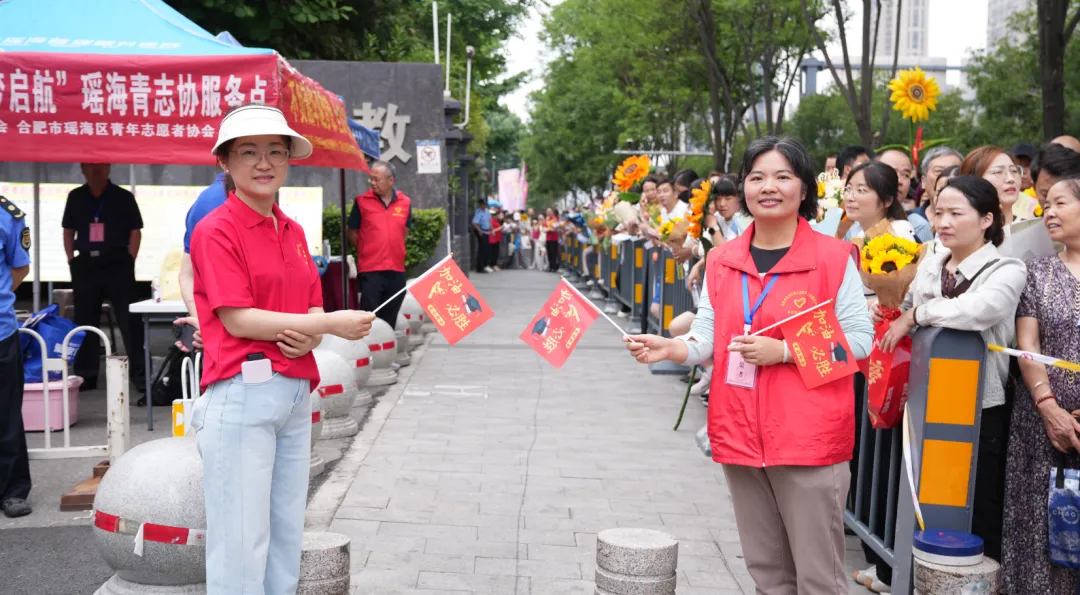中考结束!这一幕让人动容-第31张图片-四季读书网 中考结束!这一幕让人动容-第31张图片-四季读书网
