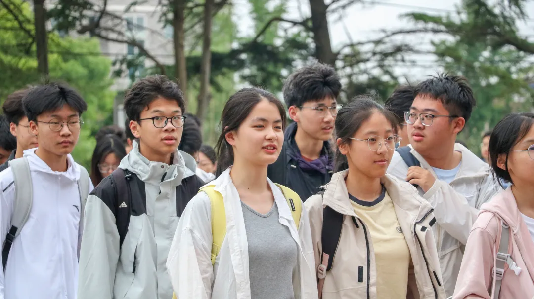 逐梦正当时!射阳中考首日现场直击-第12张图片-四季读书网