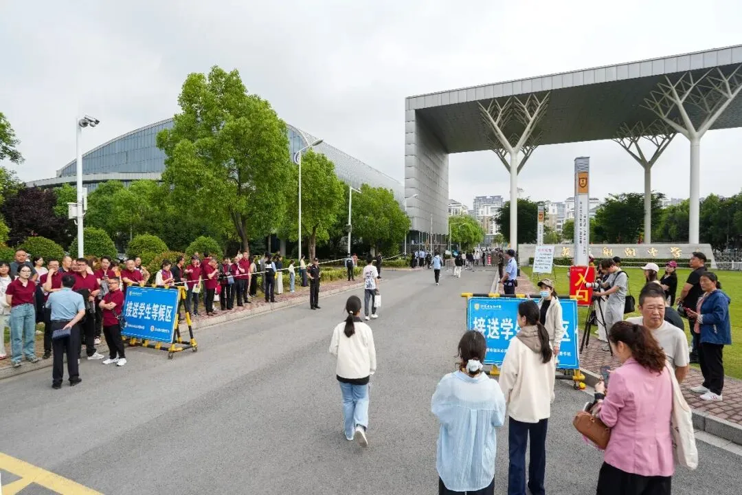逐梦正当时!射阳中考首日现场直击-第22张图片-四季读书网
