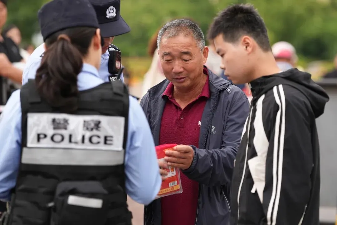 逐梦正当时!射阳中考首日现场直击-第25张图片-四季读书网