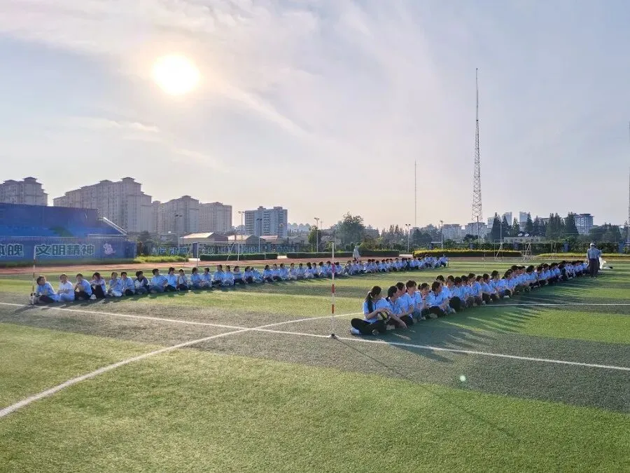 轻装上阵,笑赢中考! ——我校九年级趣味减压运动会圆满落幕-第8张图片-四季读书网 轻装上阵,笑赢中考! ——我校九年级趣味减压运动会圆满落幕-第8张图片-四季读书网