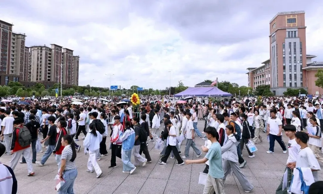 下一站,星辰大海!中考落幕,青春不散场-第2张图片-四季读书网 下一站,星辰大海!中考落幕,青春不散场-第2张图片-四季读书网