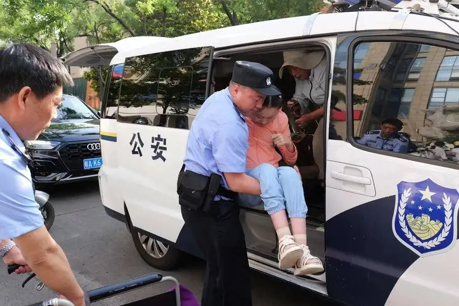 她中考三天,警车送了三天!-第4张图片-四季读书网