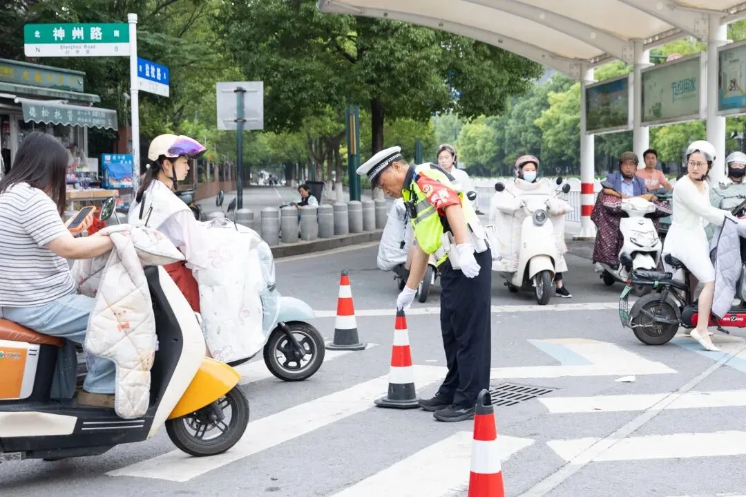 中考“安保天团”上线!我们在,放心冲!-第35张图片-四季读书网