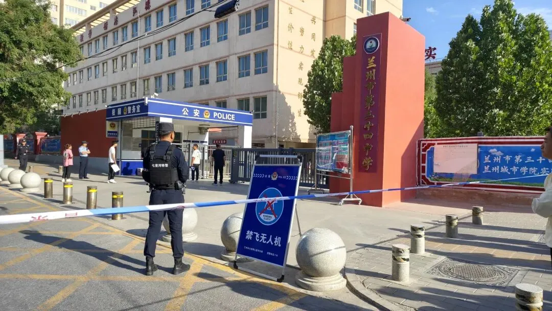 暖心护航中考 守护逐梦之路——七里河区全力做好中考当日保障工作-第6张图片-四季读书网 暖心护航中考 守护逐梦之路——七里河区全力做好中考当日保障工作-第6张图片-四季读书网