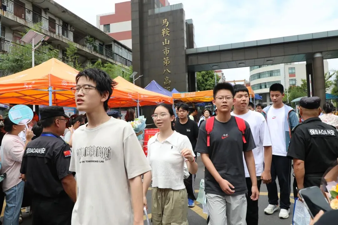 中考结束!马鞍山考场外,刚刚拍下-第5张图片-四季读书网 中考结束!马鞍山考场外,刚刚拍下-第5张图片-四季读书网