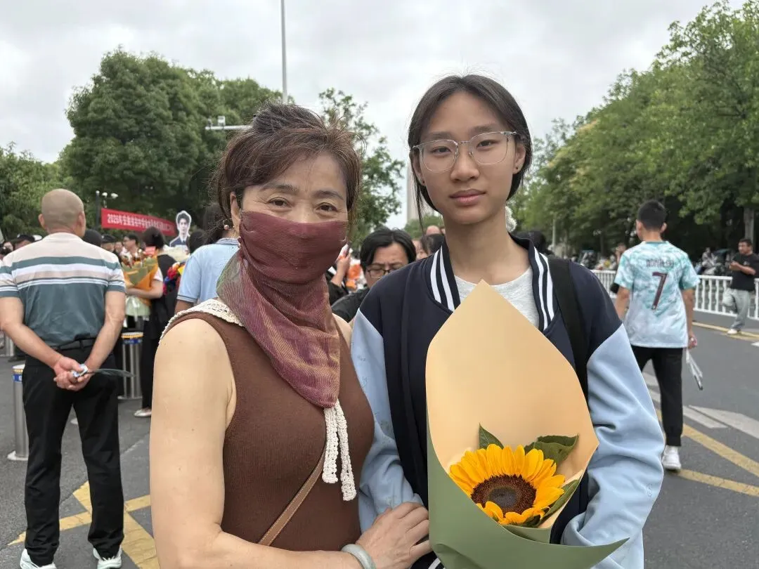 中考结束!马鞍山考场外,刚刚拍下-第10张图片-四季读书网 中考结束!马鞍山考场外,刚刚拍下-第10张图片-四季读书网