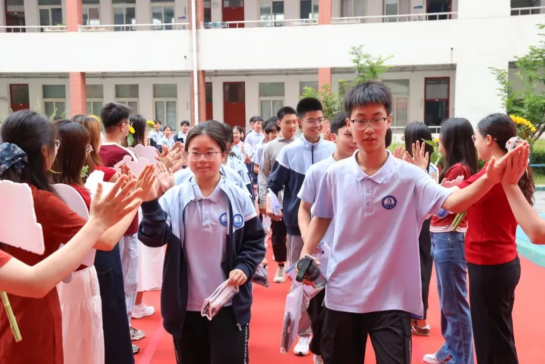 中考首日,少年出征!-第1张图片-四季读书网
