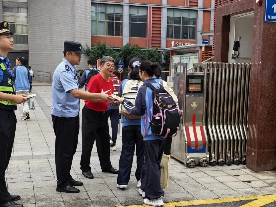 中考加油丨笔墨逐光 藏蓝护航-第24张图片-四季读书网 中考加油丨笔墨逐光 藏蓝护航-第24张图片-四季读书网