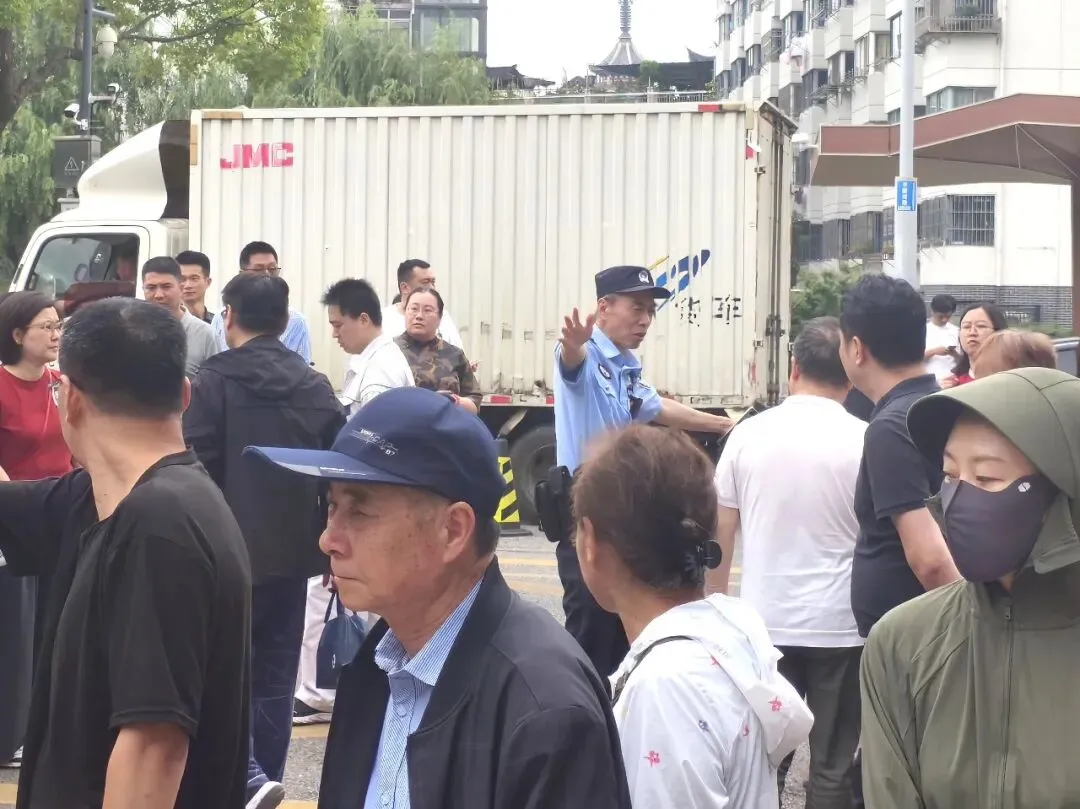 中考加油丨笔墨逐光 藏蓝护航-第26张图片-四季读书网 中考加油丨笔墨逐光 藏蓝护航-第26张图片-四季读书网