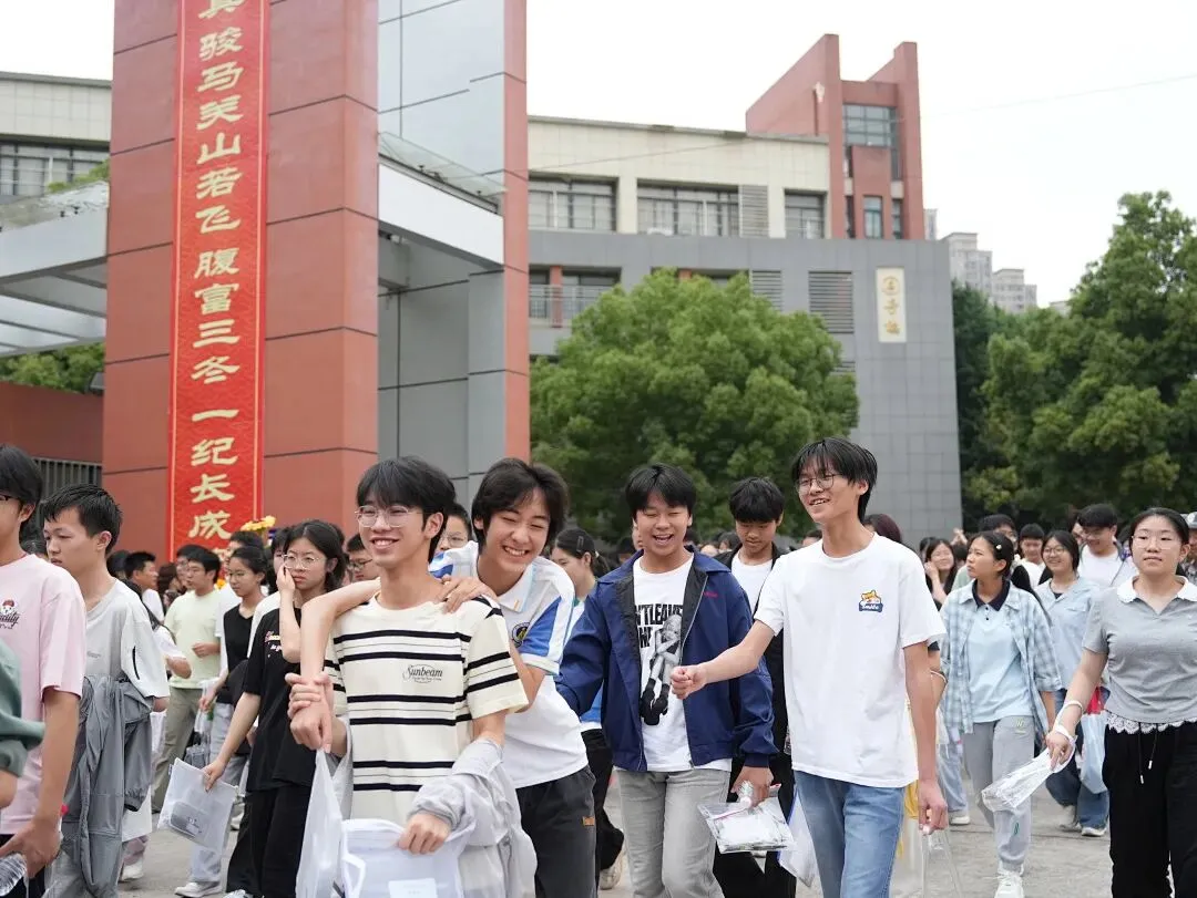 中考圆满落幕,少年昂首赴新程-第4张图片-四季读书网 中考圆满落幕,少年昂首赴新程-第4张图片-四季读书网