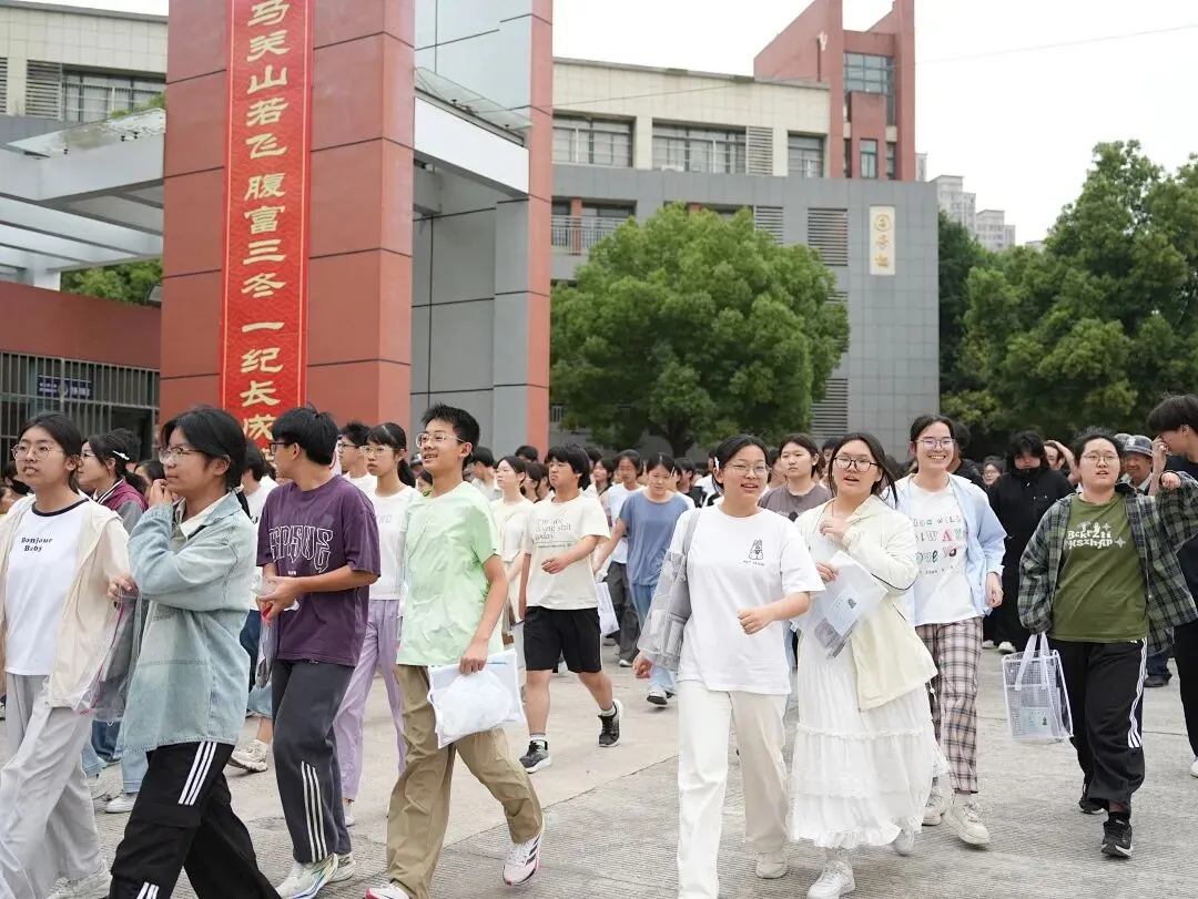 中考圆满落幕,少年昂首赴新程-第5张图片-四季读书网 中考圆满落幕,少年昂首赴新程-第5张图片-四季读书网