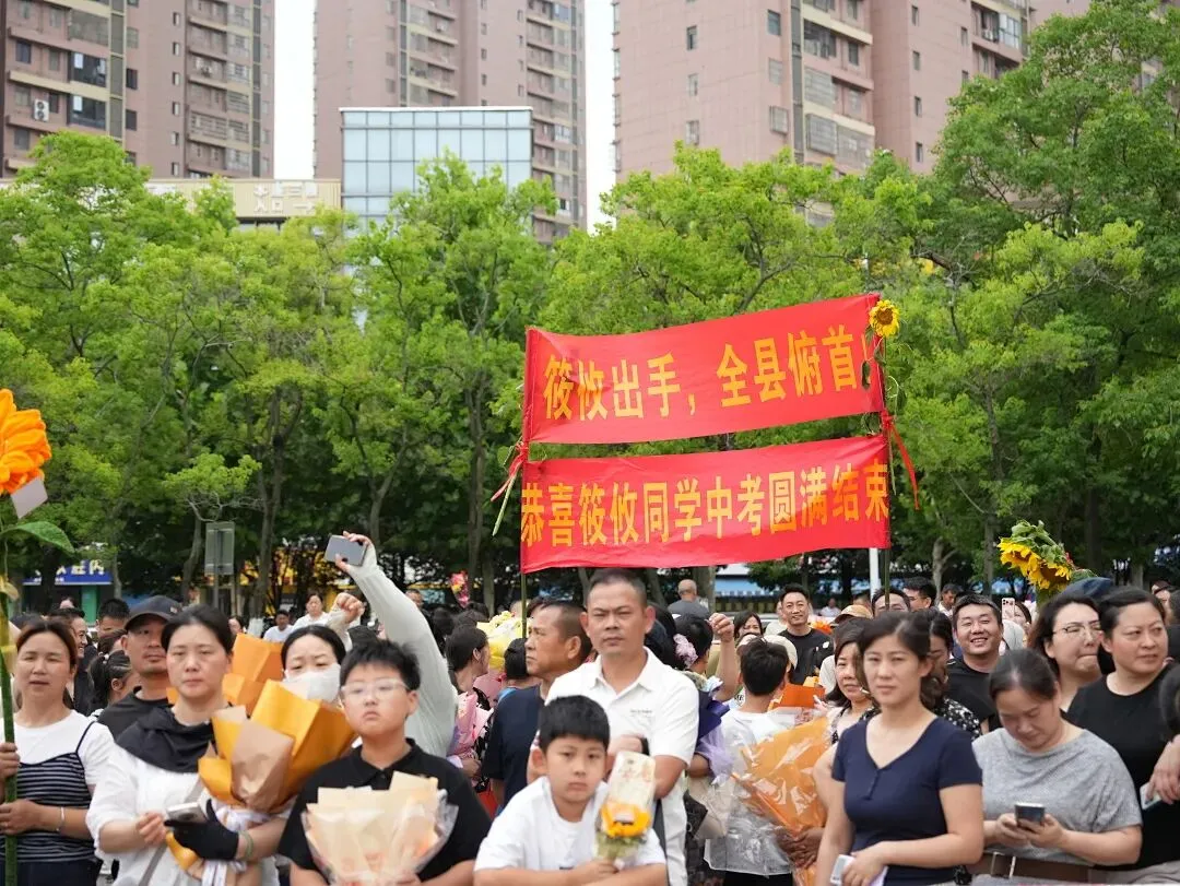 中考圆满落幕,少年昂首赴新程-第8张图片-四季读书网 中考圆满落幕,少年昂首赴新程-第8张图片-四季读书网