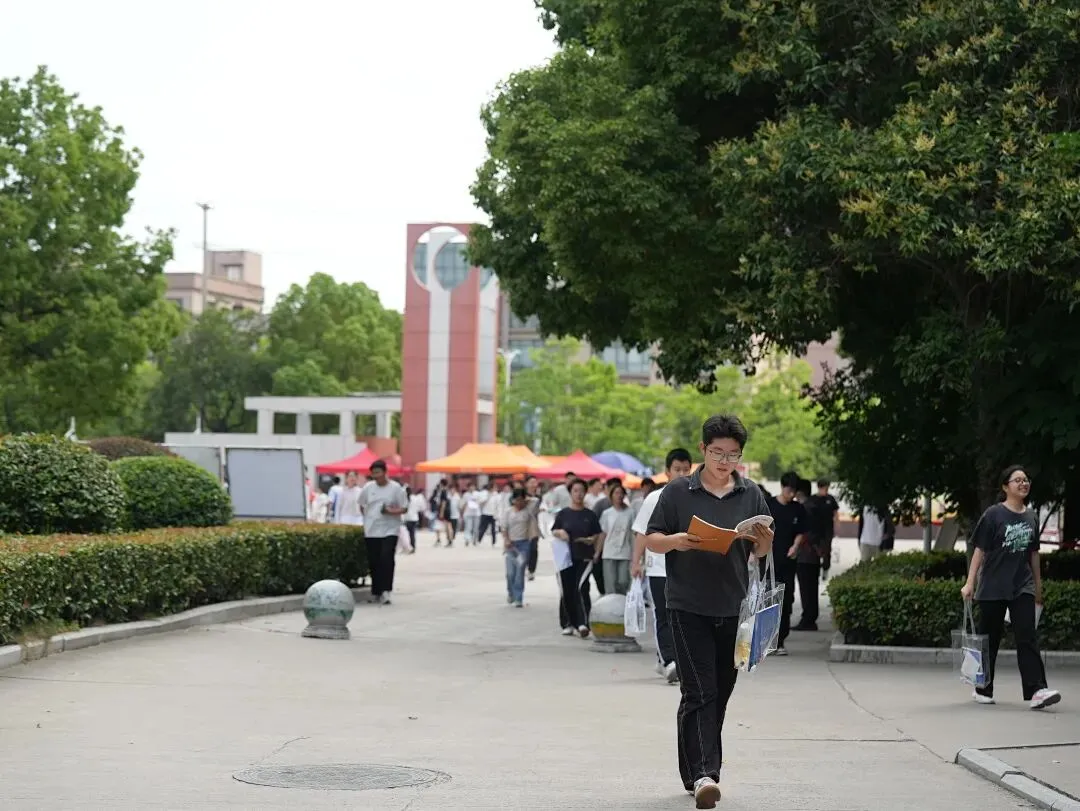 中考圆满落幕,少年昂首赴新程-第21张图片-四季读书网 中考圆满落幕,少年昂首赴新程-第21张图片-四季读书网