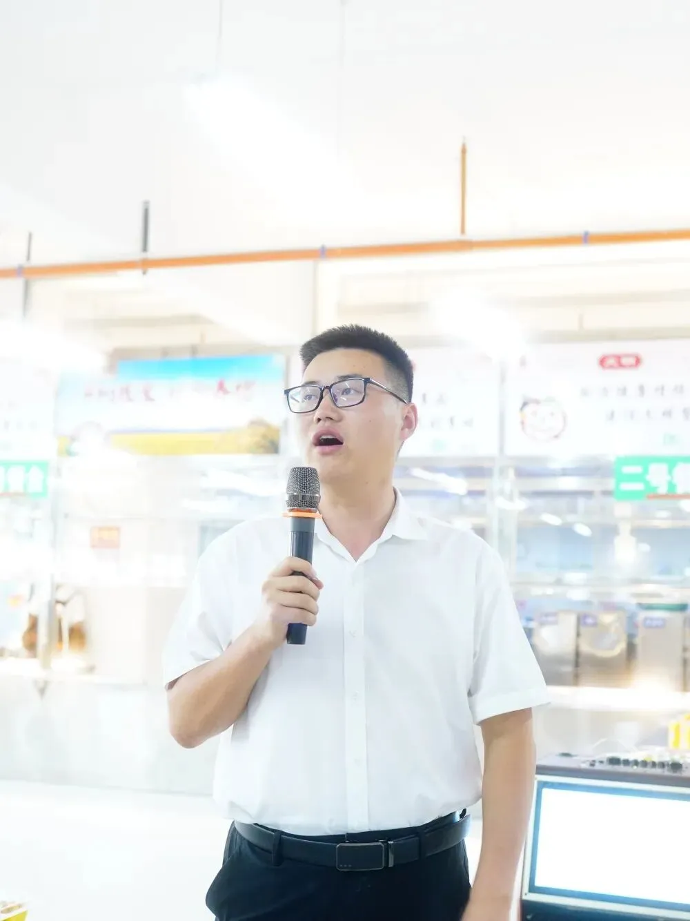 暖心护航,逐梦中考|蒙自华清中学多措并举为2026届初三学子助威聚力-第19张图片-四季读书网 暖心护航,逐梦中考|蒙自华清中学多措并举为2026届初三学子助威聚力-第19张图片-四季读书网
