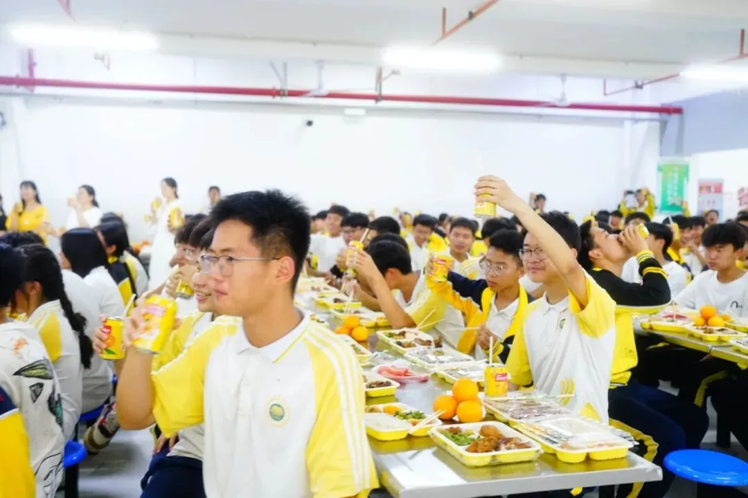 暖心护航,逐梦中考|蒙自华清中学多措并举为2026届初三学子助威聚力-第25张图片-四季读书网 暖心护航,逐梦中考|蒙自华清中学多措并举为2026届初三学子助威聚力-第25张图片-四季读书网