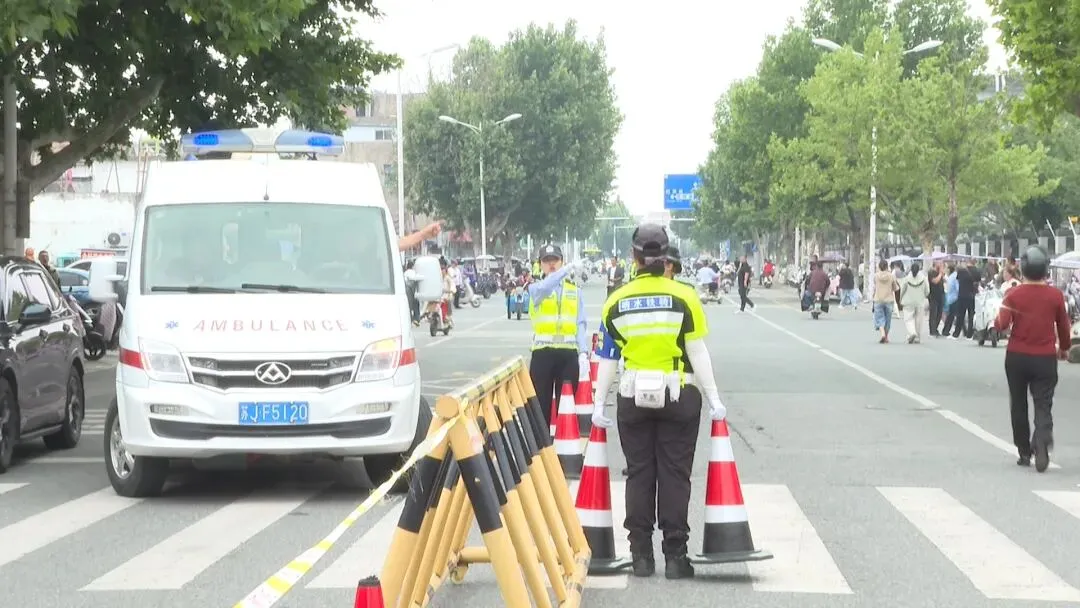 响水少年,加油!直击中考首日-第19张图片-四季读书网 响水少年,加油!直击中考首日-第19张图片-四季读书网