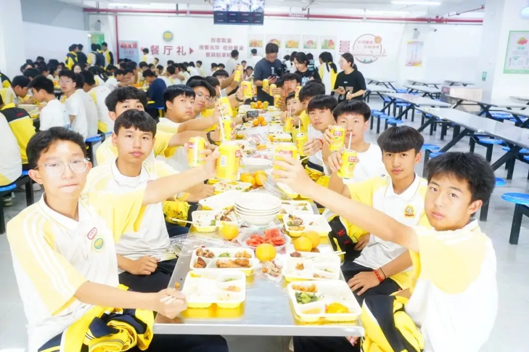 暖心护航,逐梦中考|蒙自华清中学多措并举为2026届初三学子助威聚力-第30张图片-四季读书网 暖心护航,逐梦中考|蒙自华清中学多措并举为2026届初三学子助威聚力-第30张图片-四季读书网
