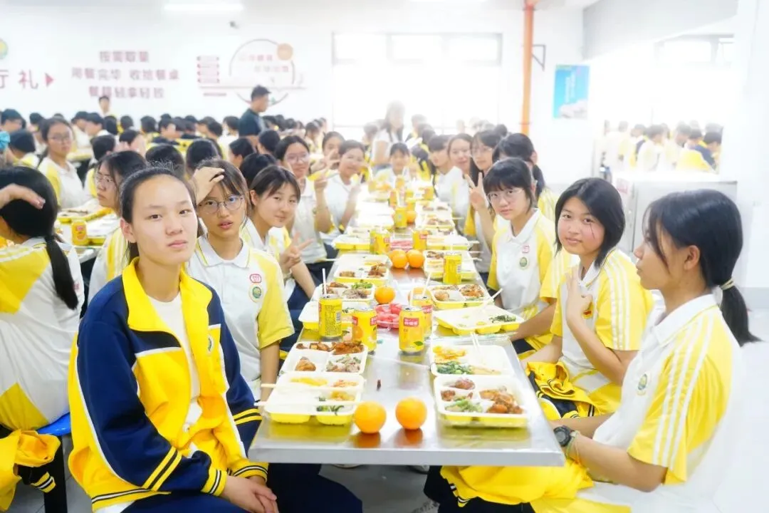 暖心护航,逐梦中考|蒙自华清中学多措并举为2026届初三学子助威聚力-第31张图片-四季读书网 暖心护航,逐梦中考|蒙自华清中学多措并举为2026届初三学子助威聚力-第31张图片-四季读书网