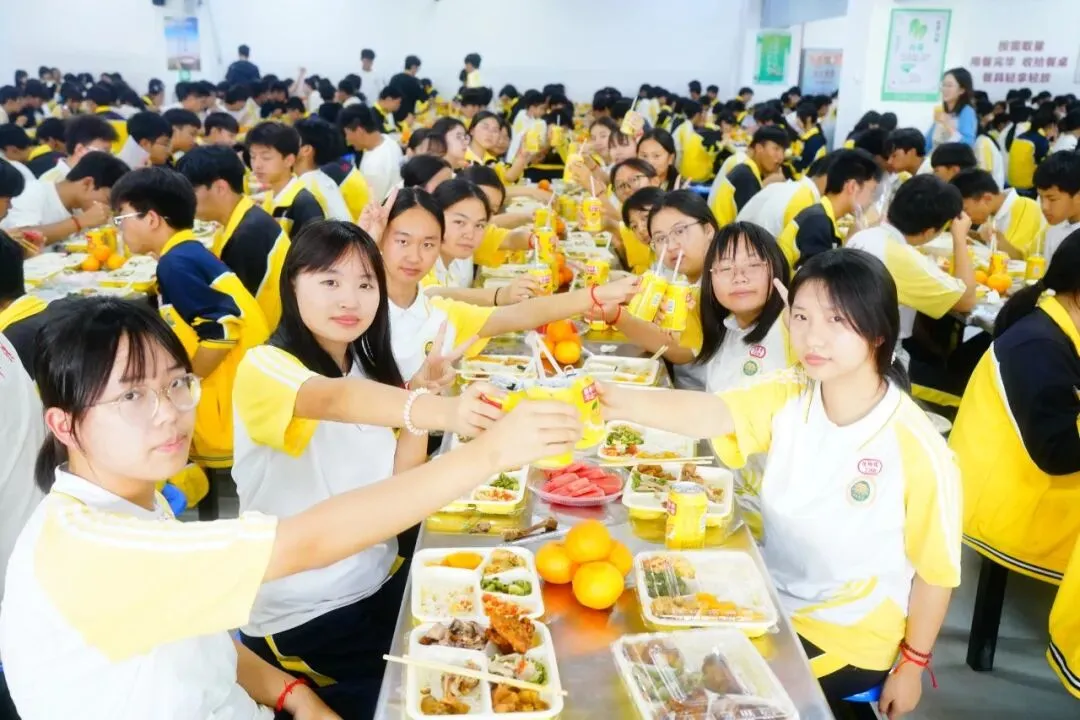 暖心护航,逐梦中考|蒙自华清中学多措并举为2026届初三学子助威聚力-第32张图片-四季读书网 暖心护航,逐梦中考|蒙自华清中学多措并举为2026届初三学子助威聚力-第32张图片-四季读书网
