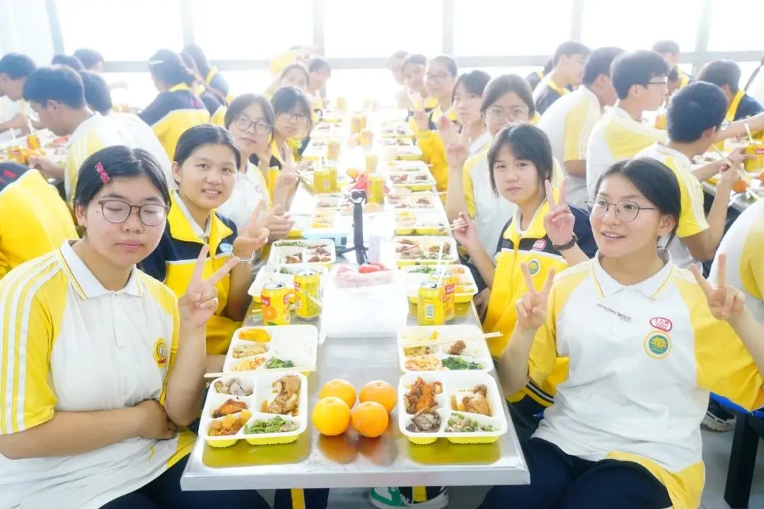 暖心护航,逐梦中考|蒙自华清中学多措并举为2026届初三学子助威聚力-第33张图片-四季读书网 暖心护航,逐梦中考|蒙自华清中学多措并举为2026届初三学子助威聚力-第33张图片-四季读书网