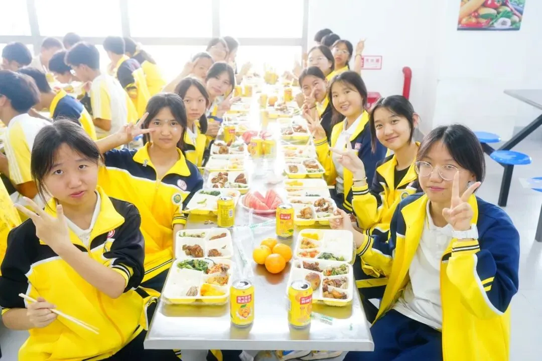 暖心护航,逐梦中考|蒙自华清中学多措并举为2026届初三学子助威聚力-第34张图片-四季读书网 暖心护航,逐梦中考|蒙自华清中学多措并举为2026届初三学子助威聚力-第34张图片-四季读书网