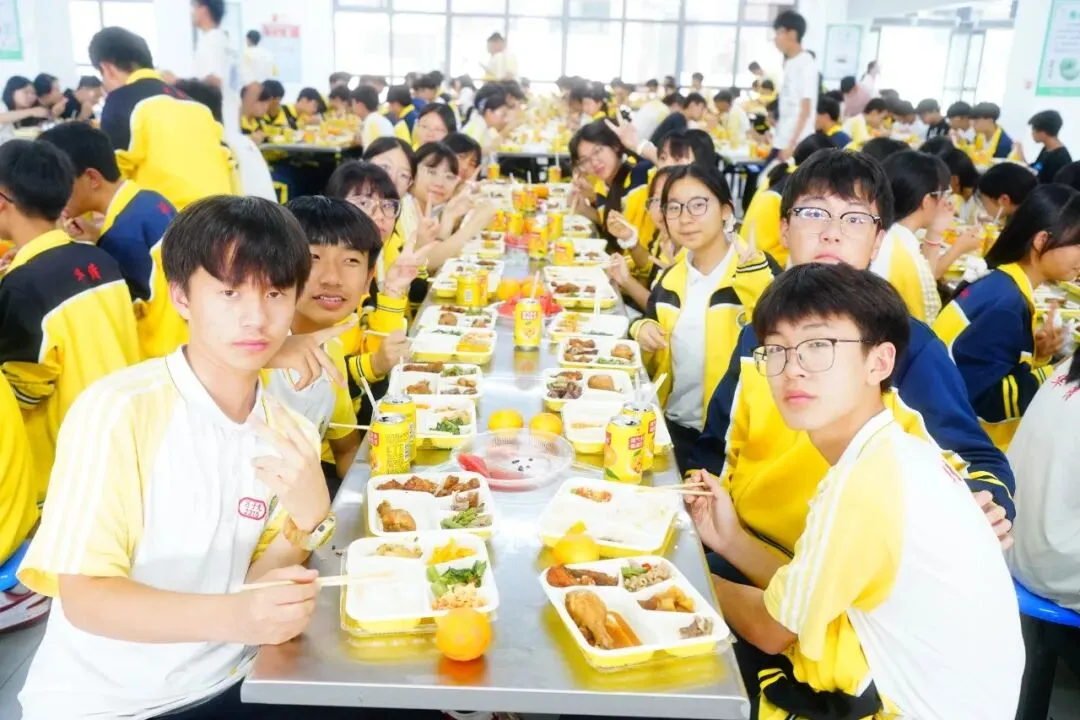 暖心护航,逐梦中考|蒙自华清中学多措并举为2026届初三学子助威聚力-第35张图片-四季读书网 暖心护航,逐梦中考|蒙自华清中学多措并举为2026届初三学子助威聚力-第35张图片-四季读书网
