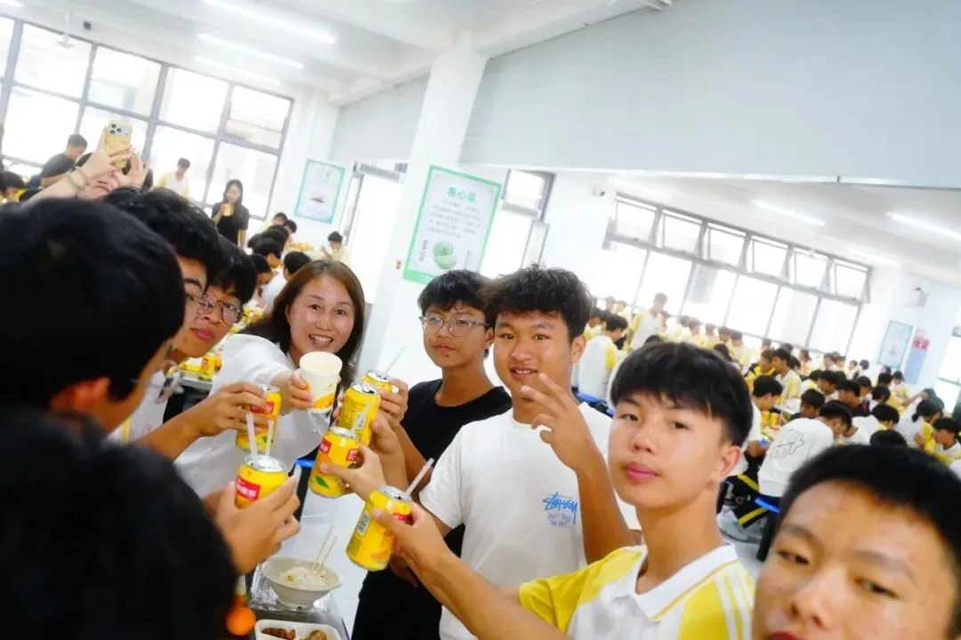 暖心护航,逐梦中考|蒙自华清中学多措并举为2026届初三学子助威聚力-第38张图片-四季读书网 暖心护航,逐梦中考|蒙自华清中学多措并举为2026届初三学子助威聚力-第38张图片-四季读书网
