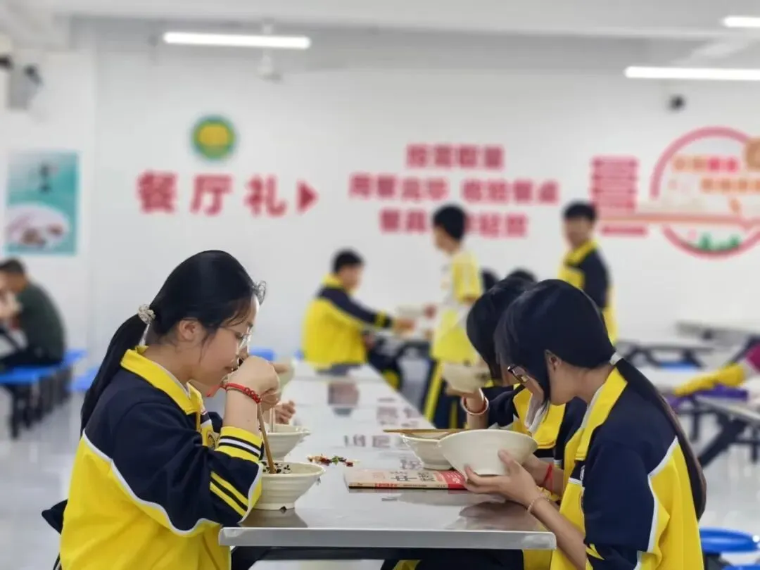 暖心护航,逐梦中考|蒙自华清中学多措并举为2026届初三学子助威聚力-第47张图片-四季读书网 暖心护航,逐梦中考|蒙自华清中学多措并举为2026届初三学子助威聚力-第47张图片-四季读书网
