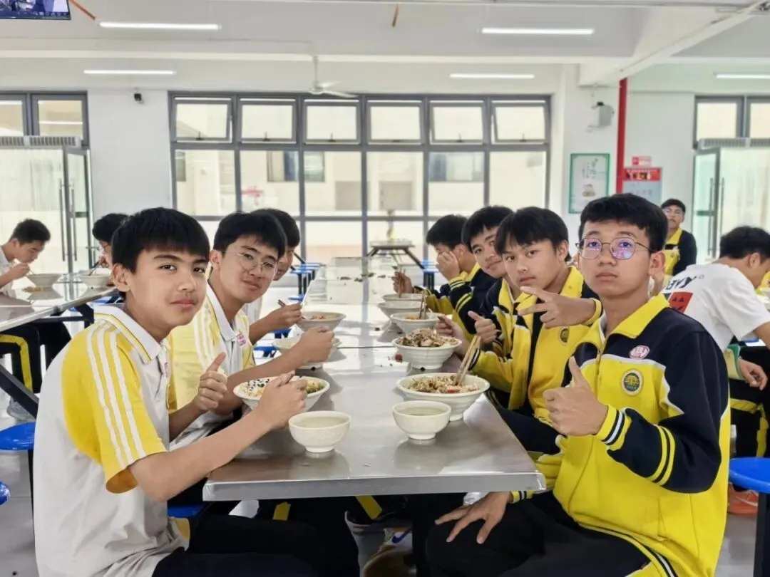 暖心护航,逐梦中考|蒙自华清中学多措并举为2026届初三学子助威聚力-第56张图片-四季读书网 暖心护航,逐梦中考|蒙自华清中学多措并举为2026届初三学子助威聚力-第56张图片-四季读书网