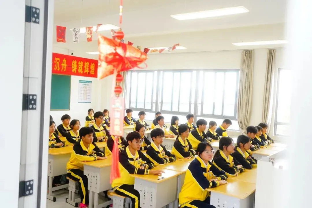 暖心护航,逐梦中考|蒙自华清中学多措并举为2026届初三学子助威聚力-第58张图片-四季读书网 暖心护航,逐梦中考|蒙自华清中学多措并举为2026届初三学子助威聚力-第58张图片-四季读书网