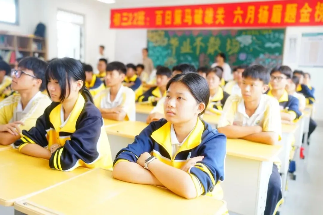 暖心护航,逐梦中考|蒙自华清中学多措并举为2026届初三学子助威聚力-第64张图片-四季读书网 暖心护航,逐梦中考|蒙自华清中学多措并举为2026届初三学子助威聚力-第64张图片-四季读书网